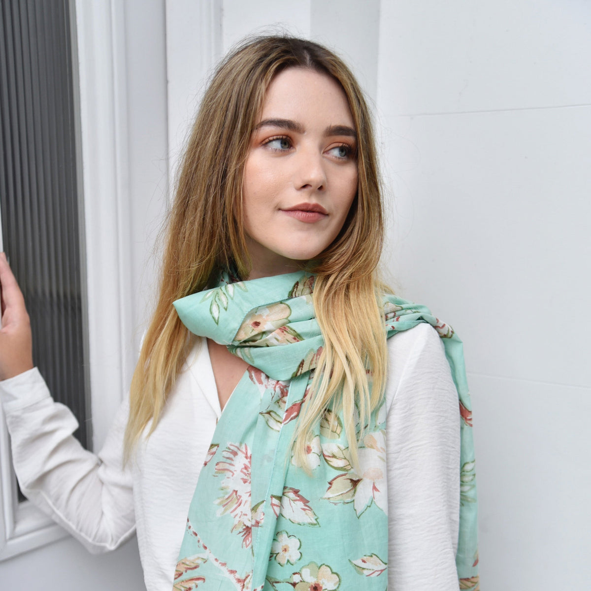 Mint Blossom Scarf
Info