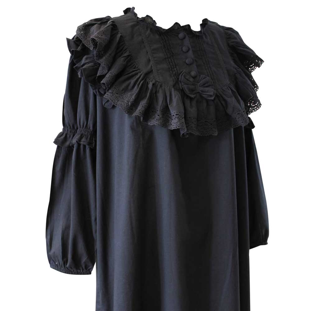 Black Victorian-style Nightdress With Long Sleeves