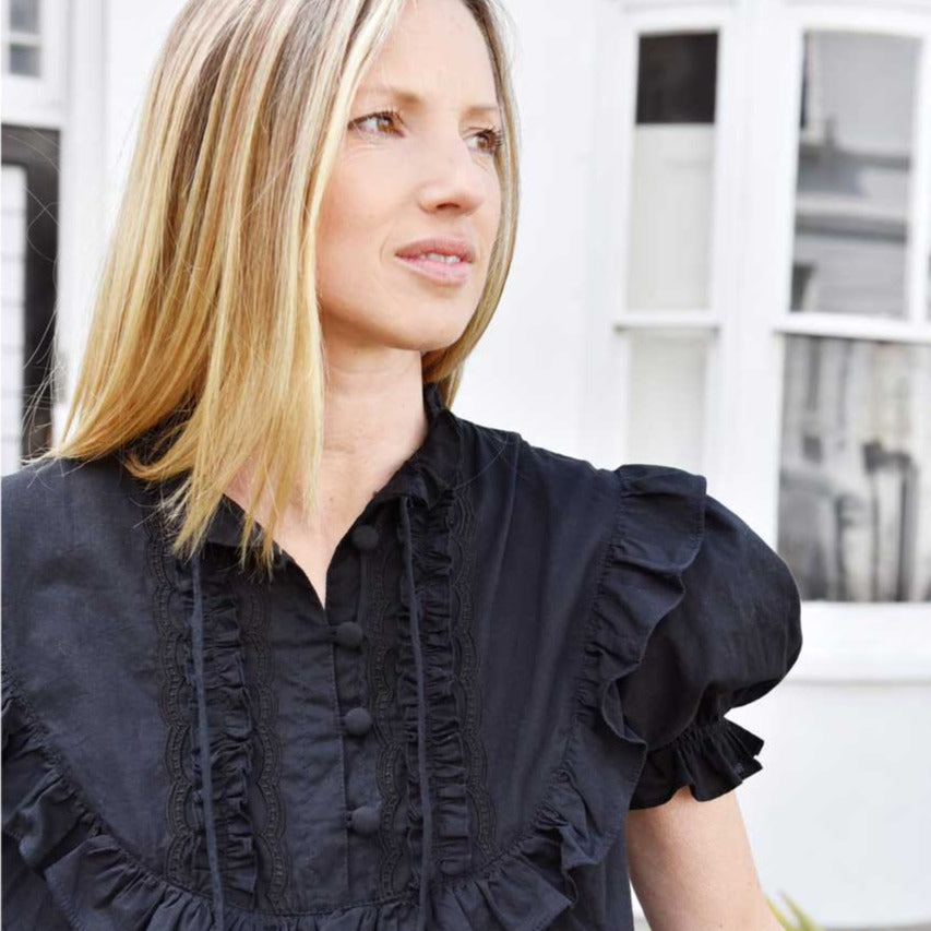 Black Victorian-style Nightdress With Short Sleeves