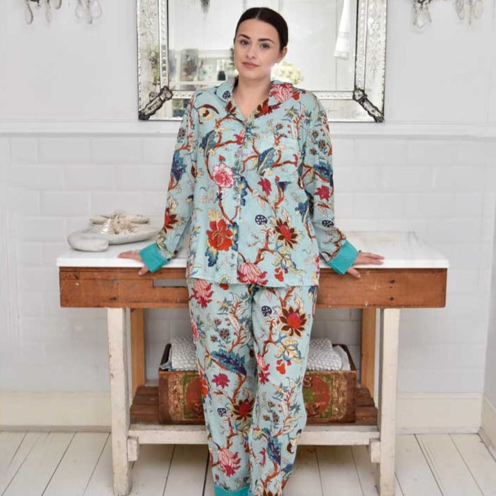 Pijama de mujer con estampado de flores exóticas azules