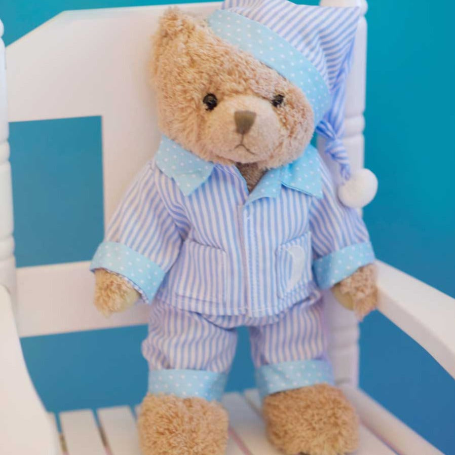 Teddy con pigiama a righe blu e cuffia da notte