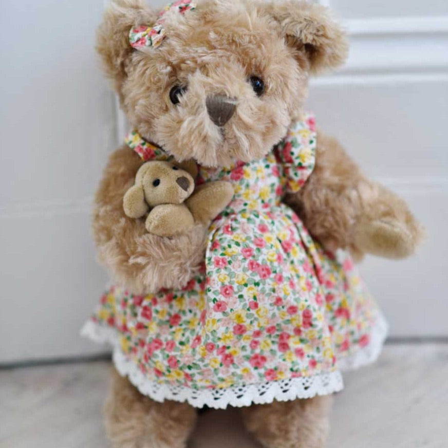 混合花柄ドレスと赤ちゃんクマのテディベア