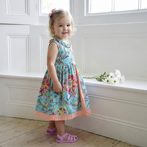 Blaues Orchideen-Latzkleid