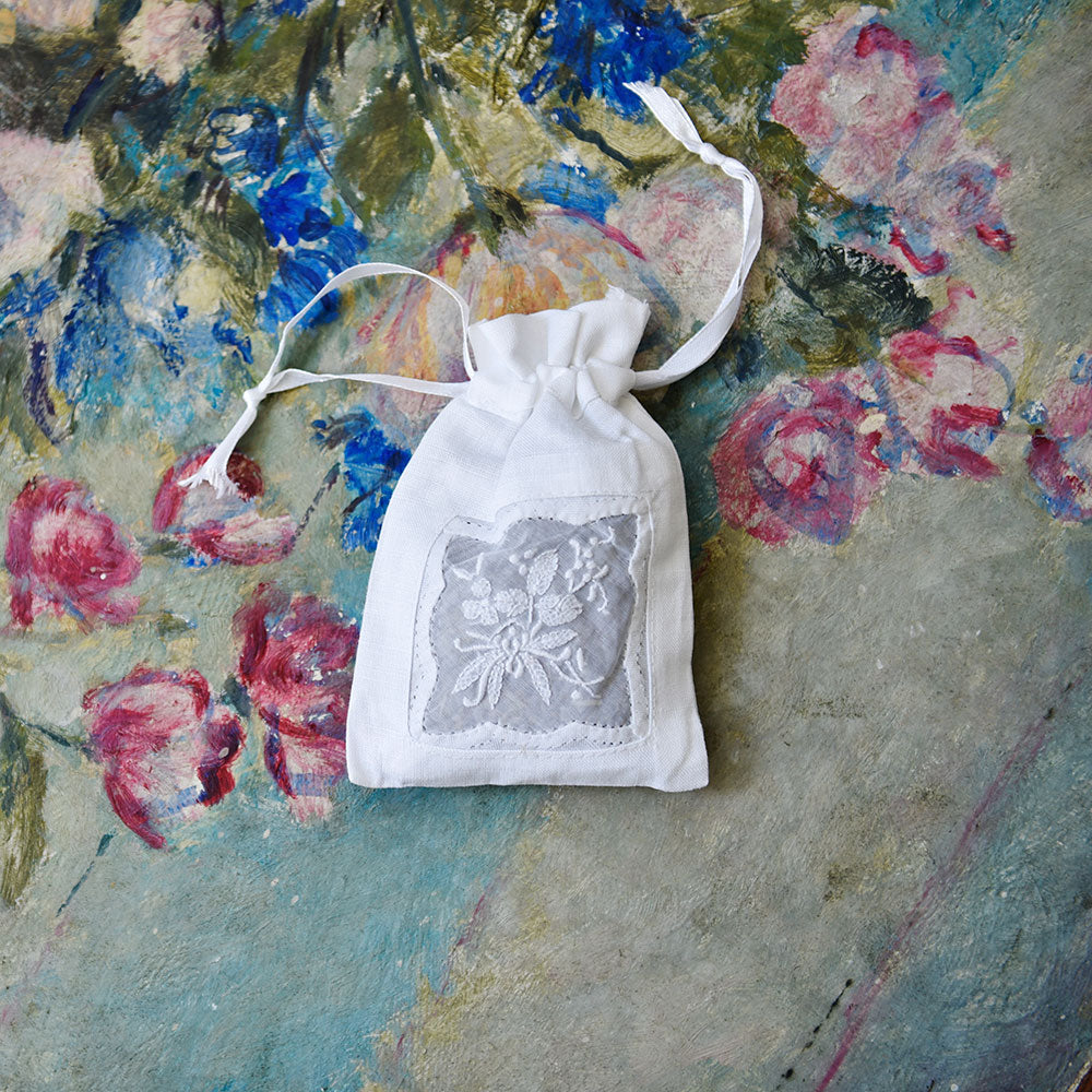 🎁 White Embroidered Lavender  or Pot Pourri Filled Sachet (Single) (100% off)