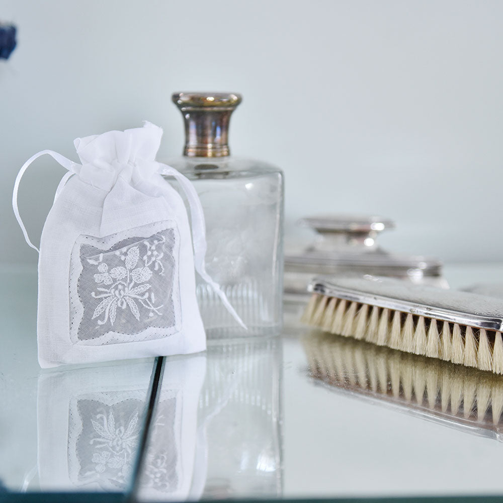 🎁 White Embroidered Lavender  or Pot Pourri Filled Sachet (Single) (100% off)