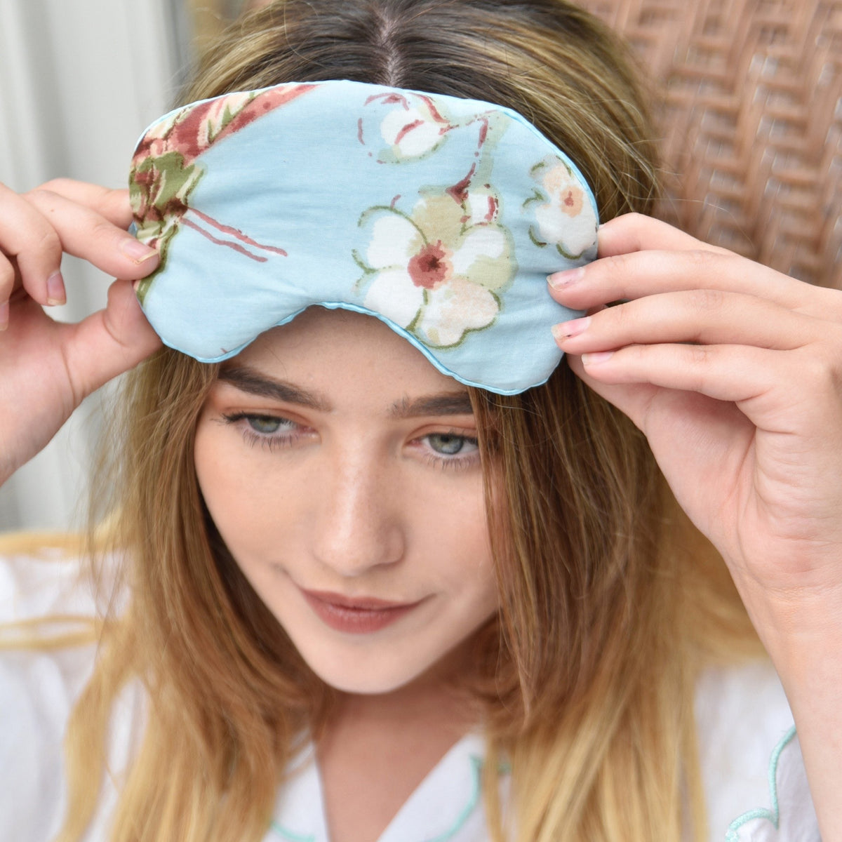 🎁 Blue Blossom Eye Mask (100% off)
