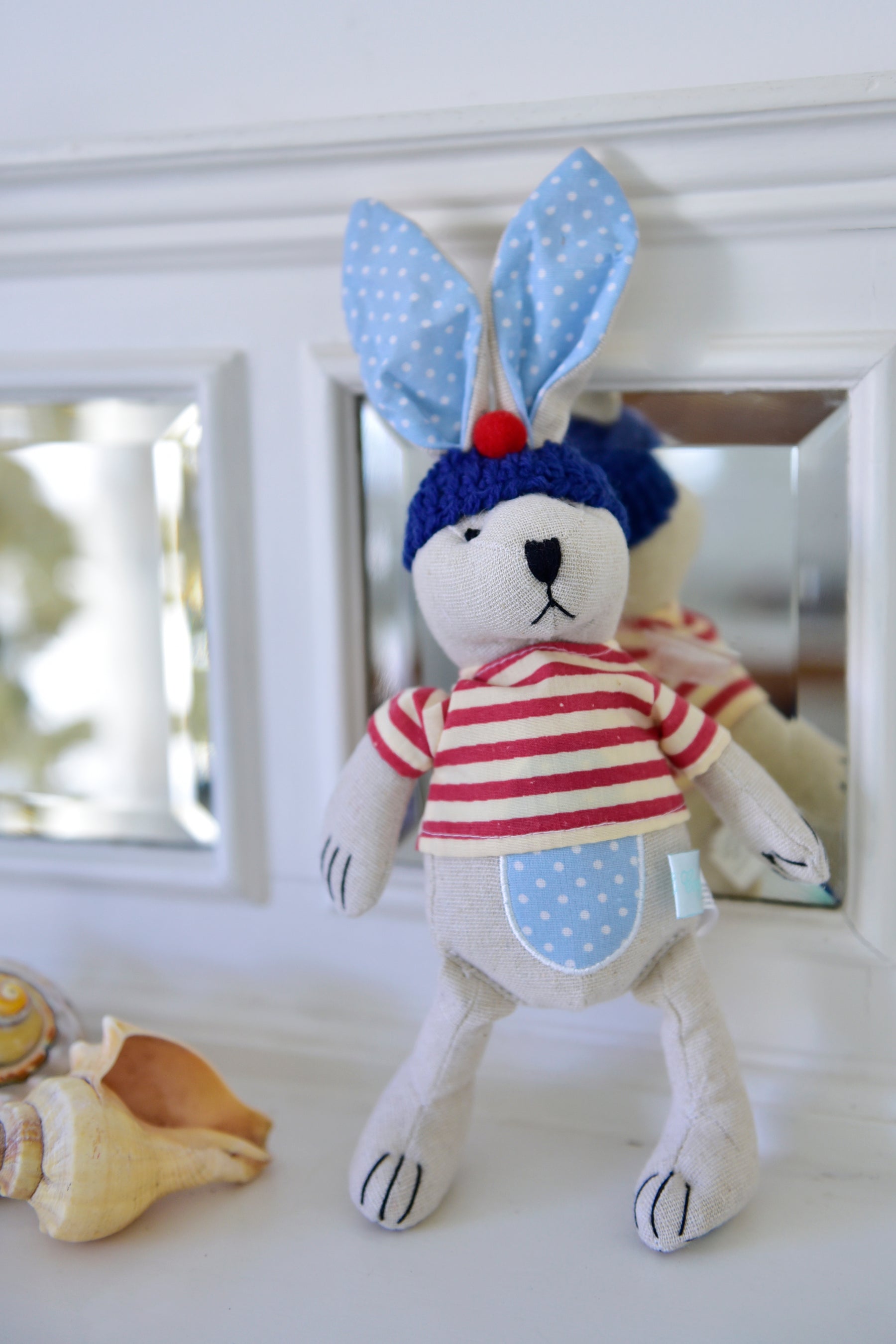 Conejo de peluche con sombrero - Main Image