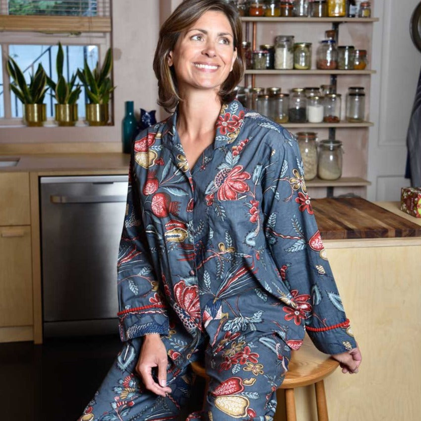 Pigiama da donna con stampa garofani blu