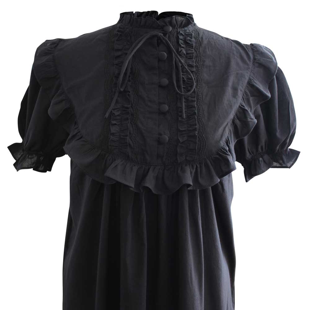 Black Victorian-style Nightdress With Short Sleeves